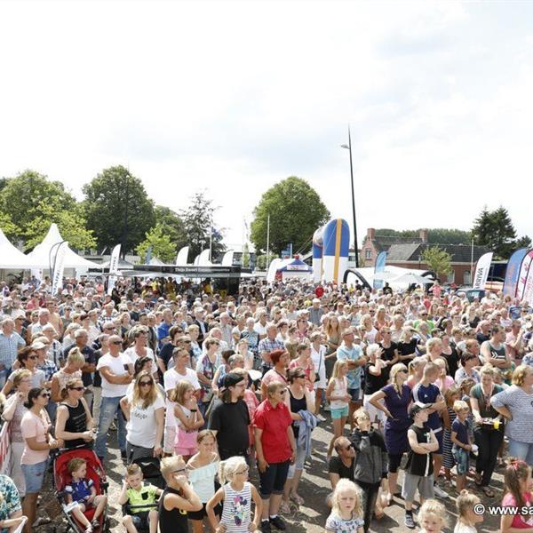 Cadeau Festival Surhuisterveen slotfeest 2017 | Wielrennen Surhuisterveen