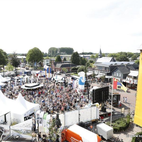 Cadeau Festival Surhuisterveen slotfeest 2017 | Wielrennen Surhuisterveen