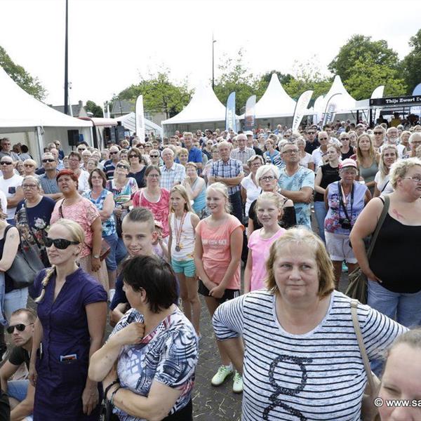 Cadeau Festival Surhuisterveen slotfeest 2017 | Wielrennen Surhuisterveen