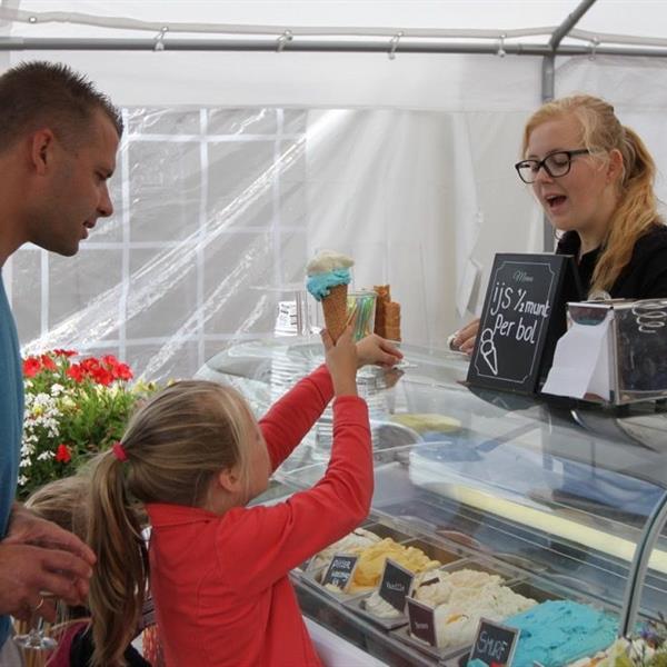 Foto's Foodfestival Surhuisterveen 2017 | Wielrennen Surhuisterveen