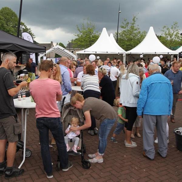 Foto's Foodfestival Surhuisterveen 2017 | Wielrennen Surhuisterveen