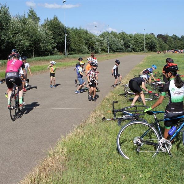 Wielerclinic voor de jeugd 31 juli 2018 (foto's Edo Werkman) | Wielrennen Surhuisterveen