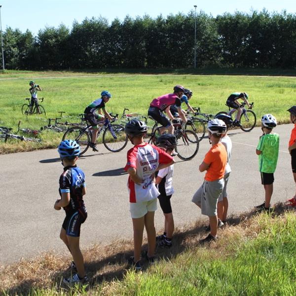 Wielerclinic voor de jeugd 31 juli 2018 (foto's Edo Werkman) | Wielrennen Surhuisterveen