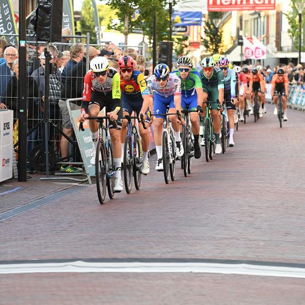 43e Profronde - Foto's Martin de Jong (www.fotopersburomartindejong.nl) | Wielrennen Surhuisterveen