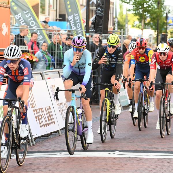 43e Profronde - Foto's Martin de Jong (www.fotopersburomartindejong.nl) | Wielrennen Surhuisterveen