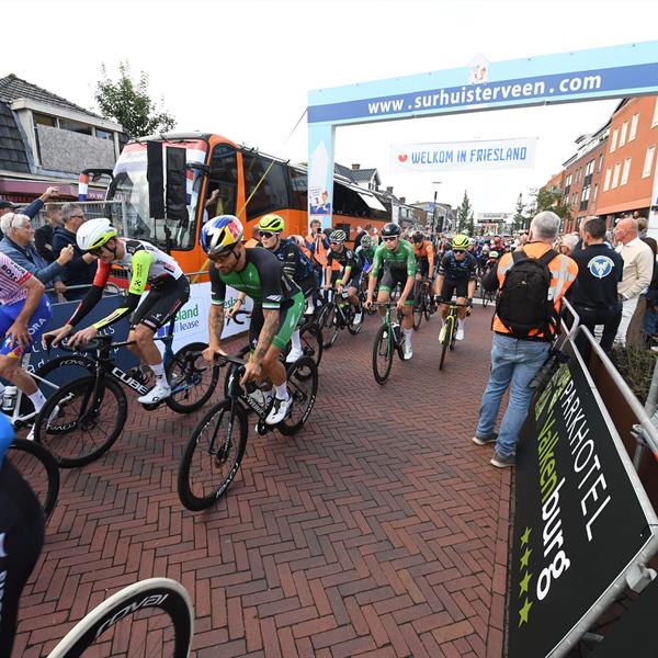 43e Profronde - Foto's Martin de Jong (www.fotopersburomartindejong.nl) | Wielrennen Surhuisterveen