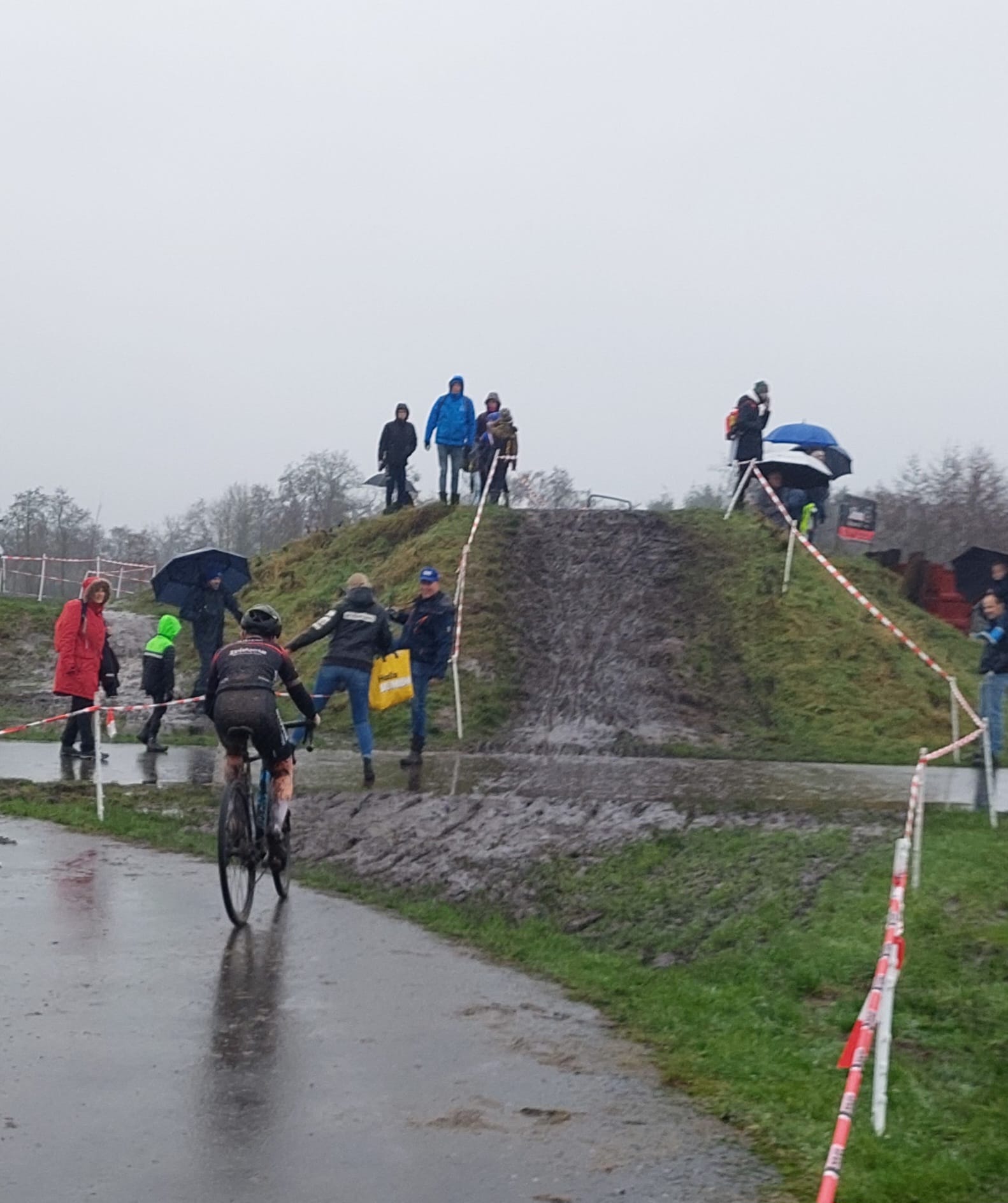 Wielerjeugd crosst zondag in De Westereen