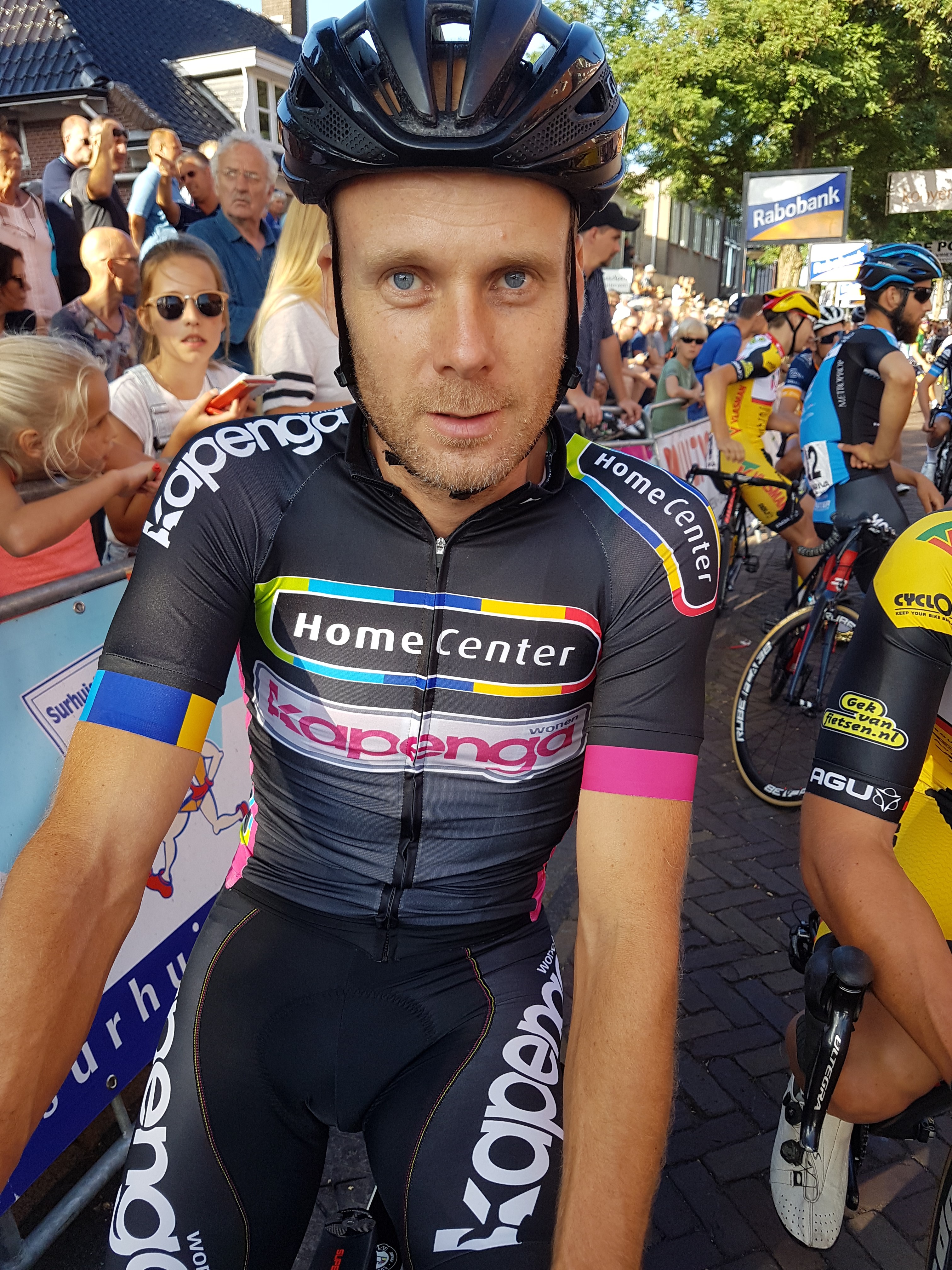 Woensdagavond 13 januari 2010  - Arjan Stroetinga wint natuurijsmarathon in Surhuisterveen