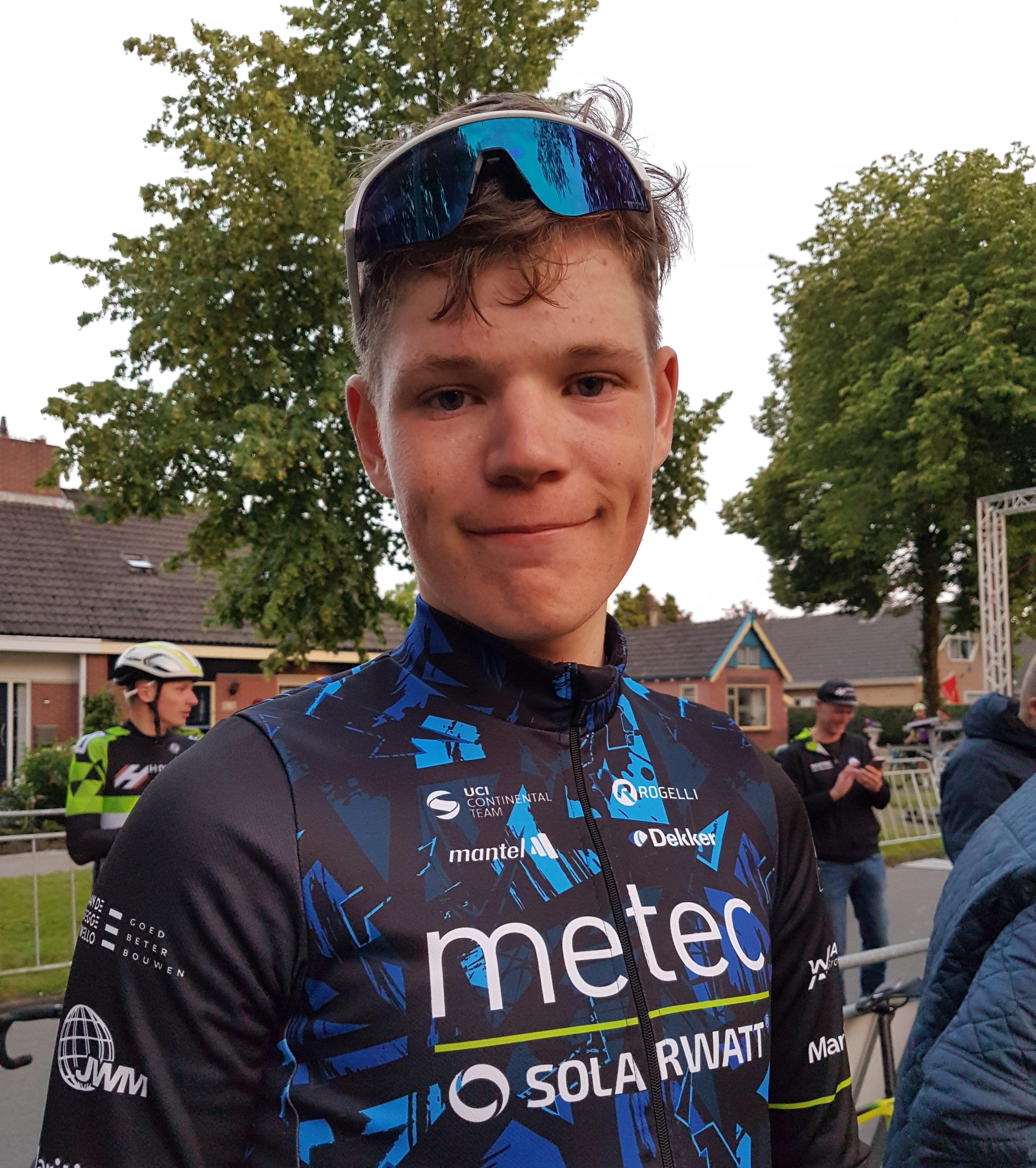 Karst Hayma wint 25e Brandsma Koffie Ronde van Bolsward; koers live te volgen op grote schermen