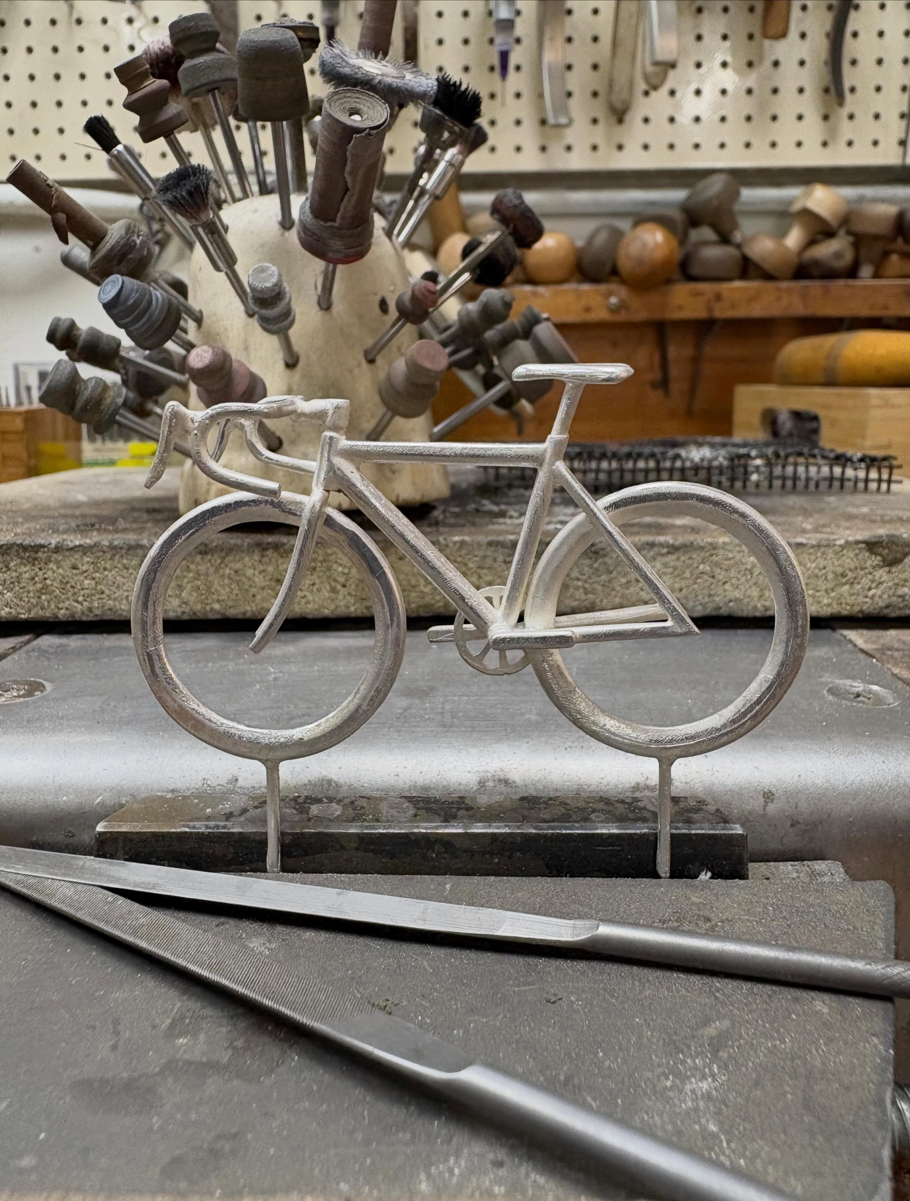 De ‘gouden fiets’ in wording bij Piersma Juwelier 