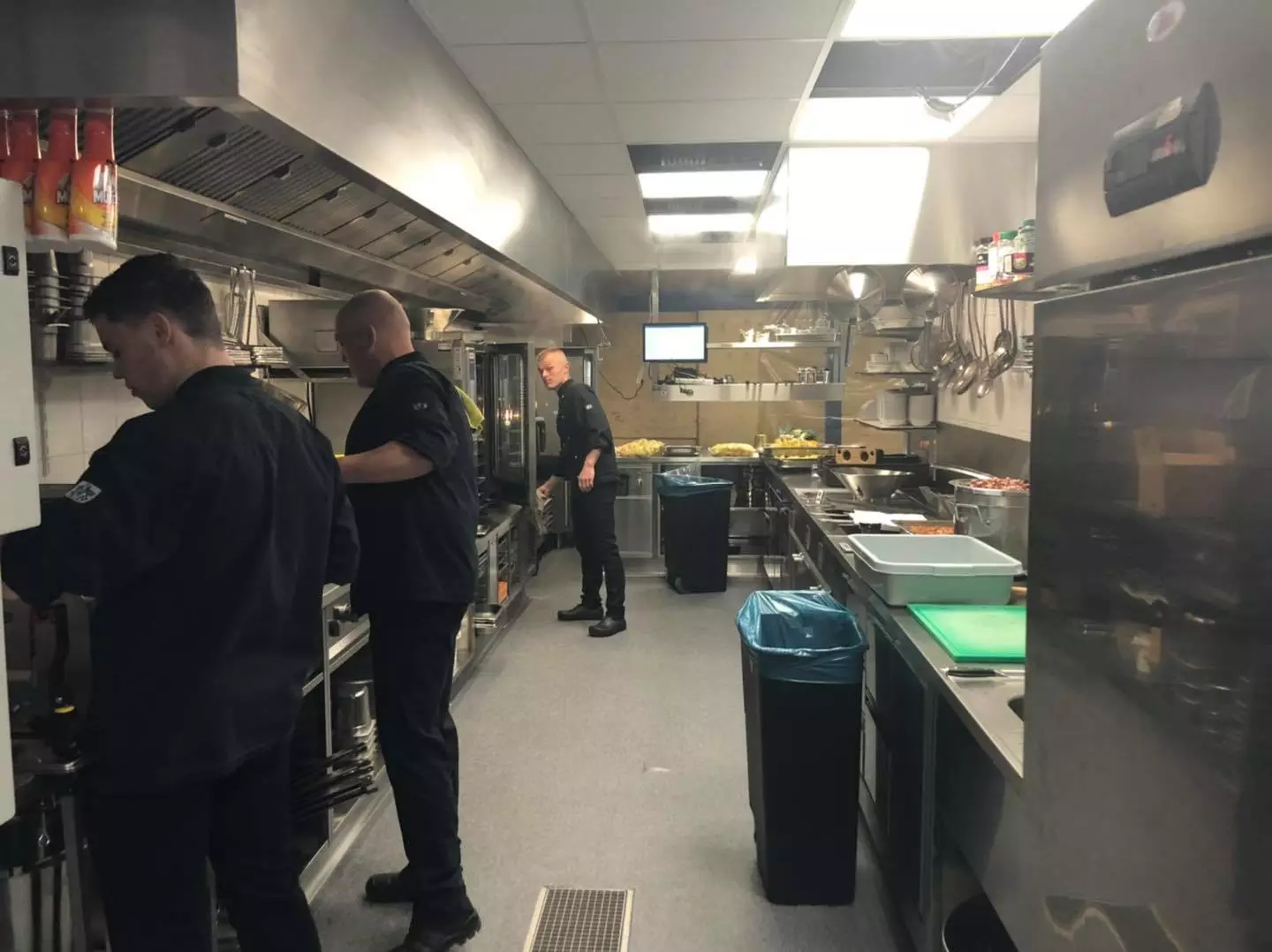 Nieuwe keuken voor partycentrum/restaurant De Pleats | Wielrennen Surhuisterveen