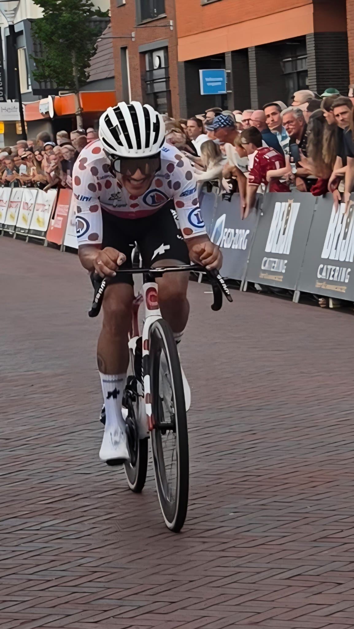 Enric Mas wint Vuelta; Tobias Johannessen wint slotetappe in Granada